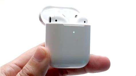 airpods blink green|airpods flashing green meaning.